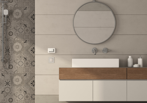 Esempio di arredo bagno Padova con installazione di due diverse tipologie di rivestimento